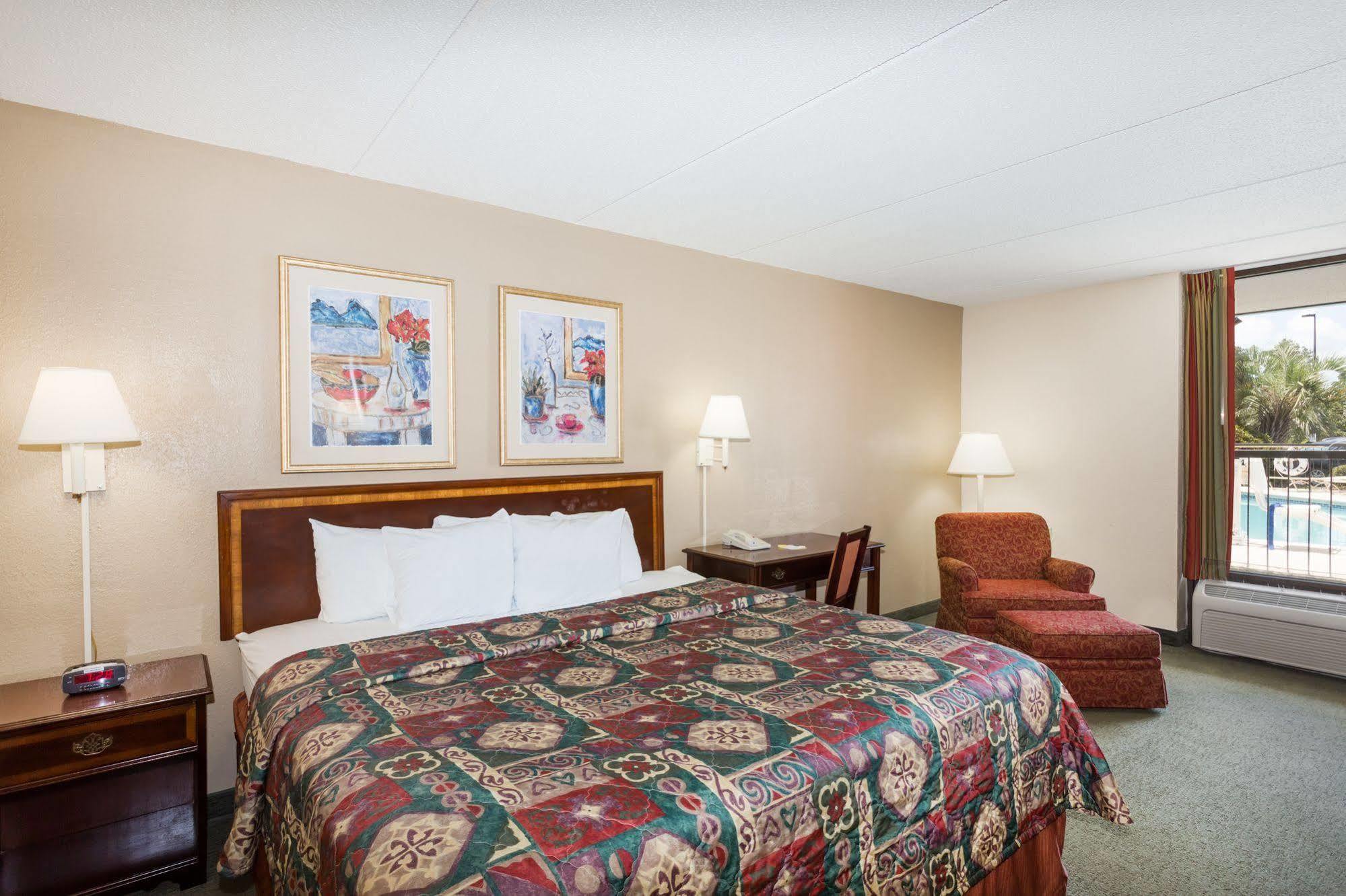 Days Inn By Wyndham Statesboro Exterior foto